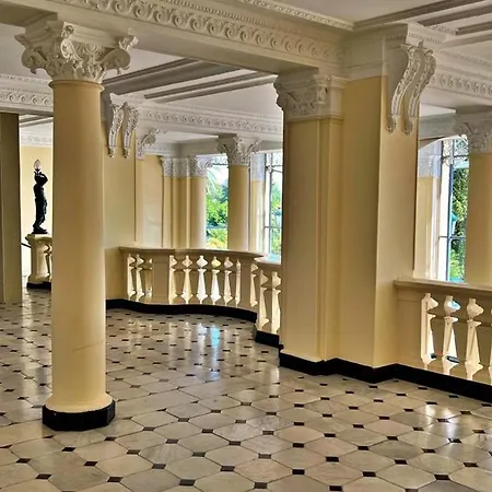 Palais Noailles *